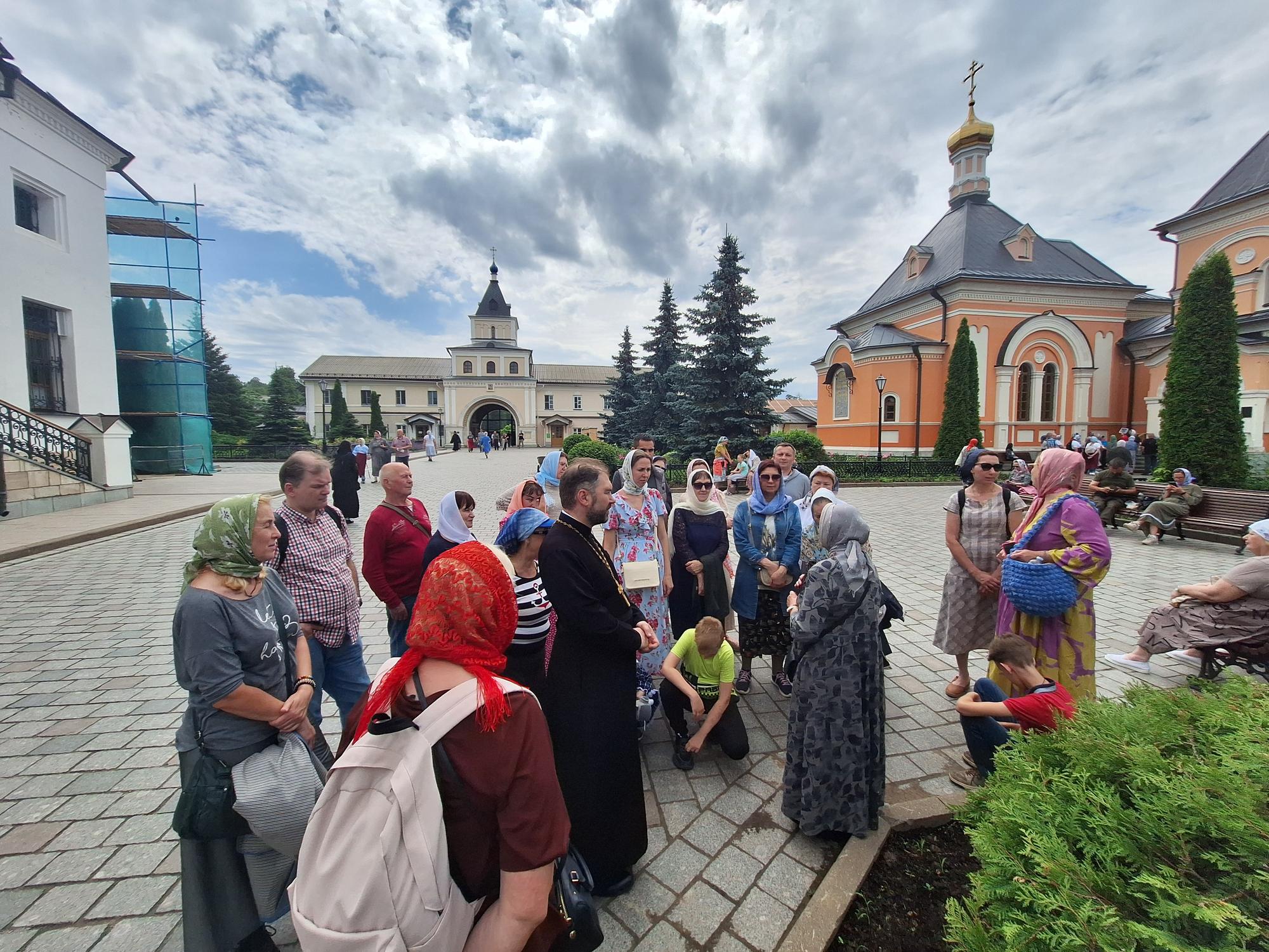 Паломническая поездка прихожан храма сщмч. Серафима п. Икша