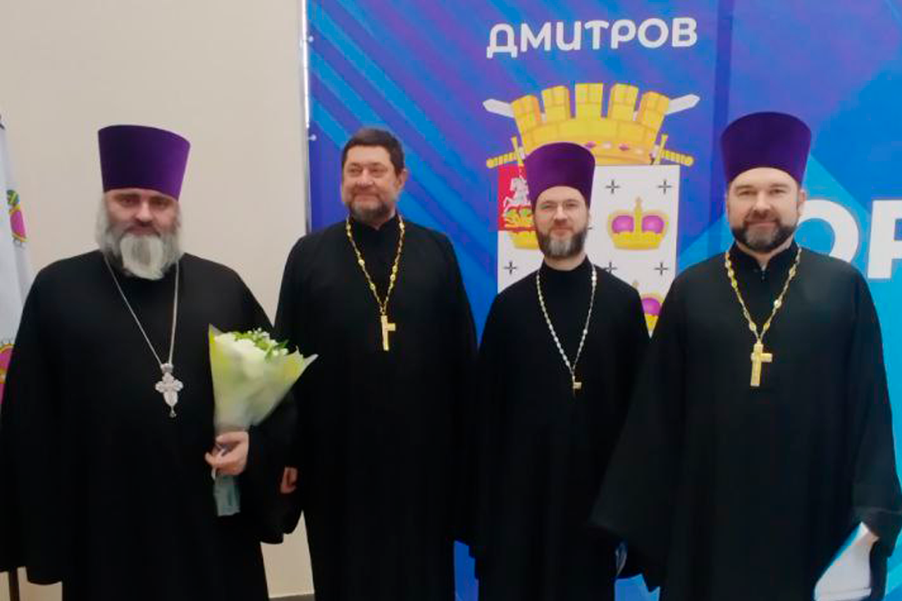 Подписание соглашений о сотрудничестве между благочиниями и школами Дмитровского округа
